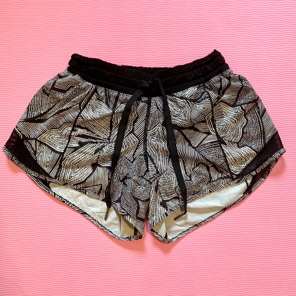 Lululemon Hotty Hot Short *4”